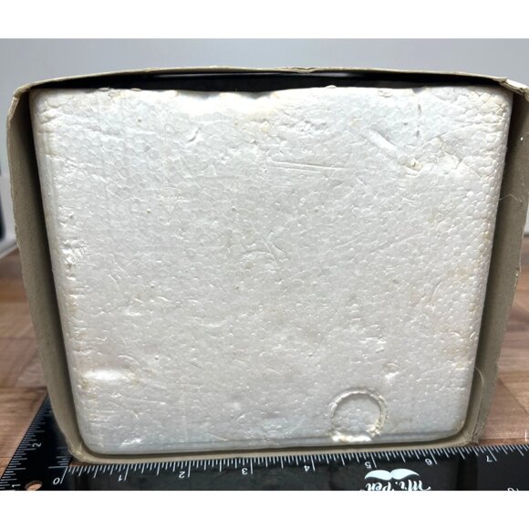 Dept 56 6500-5 Dickens Village  Bob Cratchit & Tiny Tim Cottage Heritage Village - Picture 7 of 7